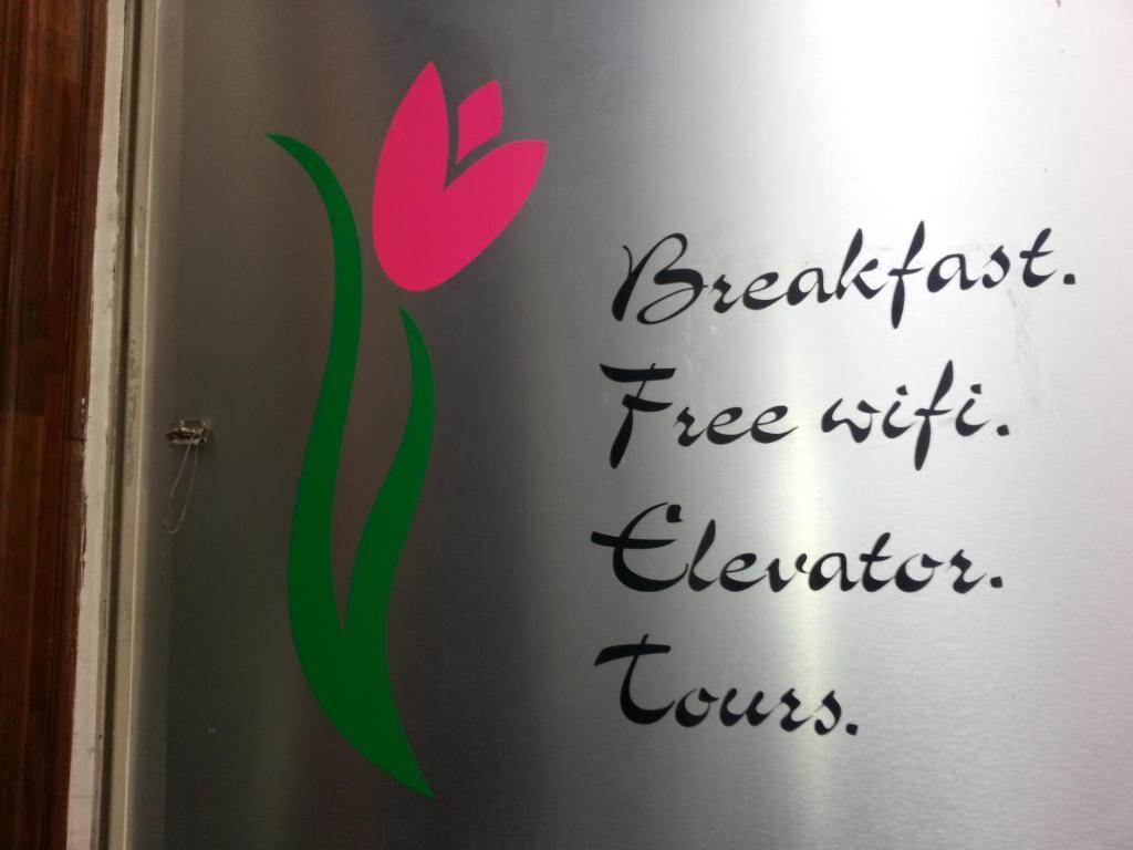 Pink Tulip Hotel Ho Chi Minh-stad Buitenkant foto